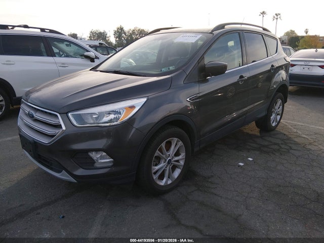 1FMCU9GD1JUC88700 Ford ESCAPE SE