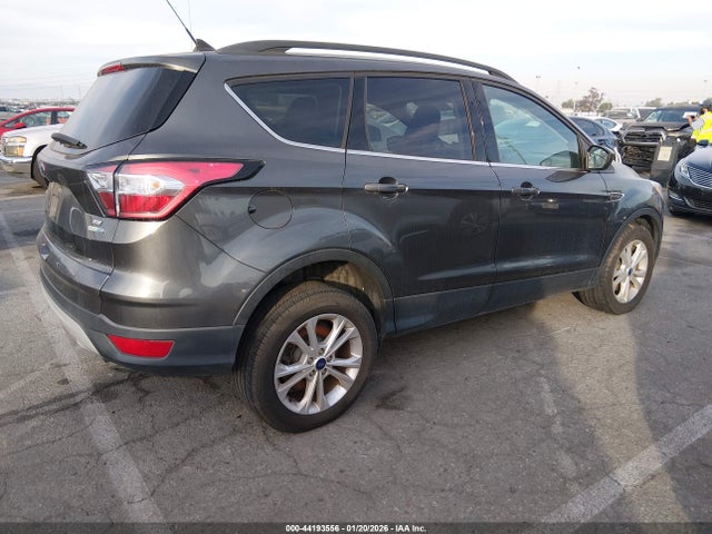 1FMCU9GD1JUC88700 Ford ESCAPE SE