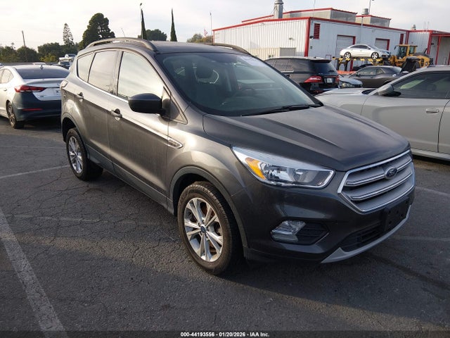 1FMCU9GD1JUC88700 Ford ESCAPE SE