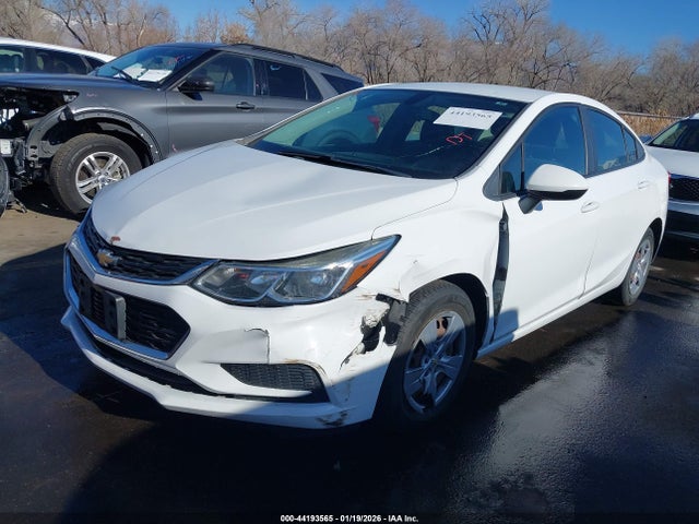Chevrolet Cruze Ls Auto 2018 1G1BC5SM9J7218615 Image 2