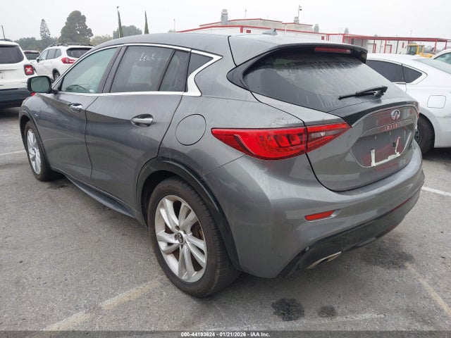 2018 INFINITI QX30 SJKCH5CP0JA060820 Photo 2