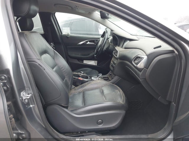 2018 INFINITI QX30 SJKCH5CP0JA060820 Photo 4