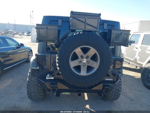 1C4BJWDG8HL567051 Jeep Wrangler Unlimited Sport 4x4