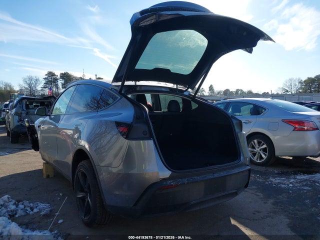 2026 TESLA MODEL Y 7SAYGDEE0TF446250 Photo 2