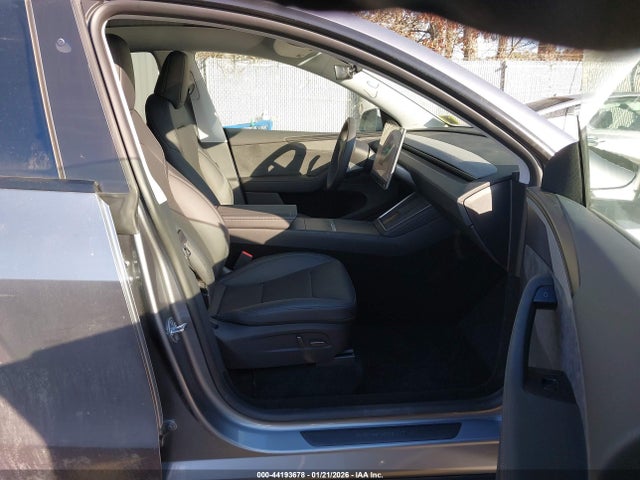2026 TESLA MODEL Y 7SAYGDEE0TF446250 Photo 4