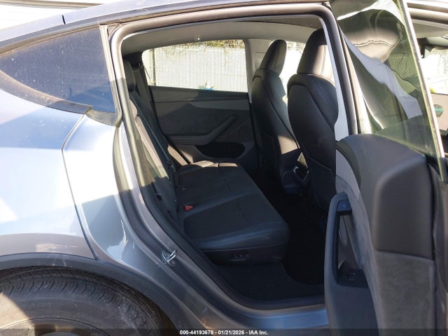 2026 TESLA MODEL Y 7SAYGDEE0TF446250 Photo 7
