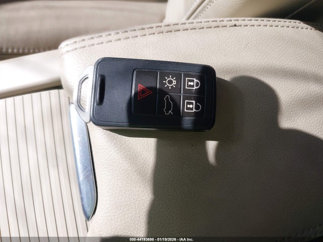 2015 VOLVO XC60 YV4902RKXF2633865 Photo 10