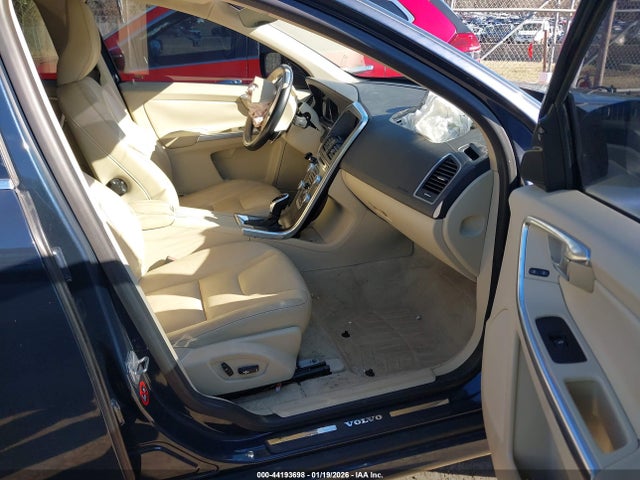 2015 VOLVO XC60 YV4902RKXF2633865 Photo 4