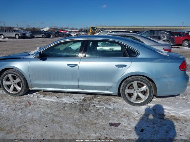 2012 Volkswagen Passat 2.5l Se მანქანა იყიდება აუქციონზე, vin: 1VWBP7A36CC012434, აუქციონის ნომერი: 44193742