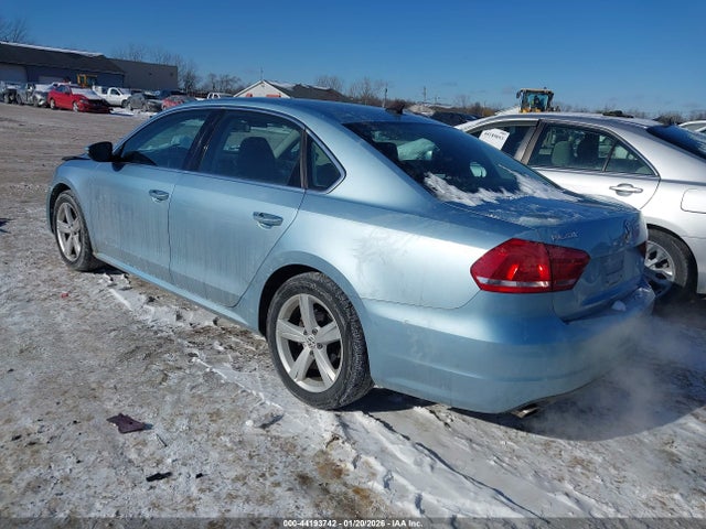 2012 Volkswagen Passat 2.5l Se მანქანა იყიდება აუქციონზე, vin: 1VWBP7A36CC012434, აუქციონის ნომერი: 44193742