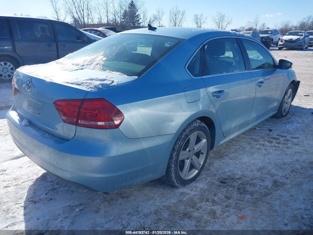 2012 Volkswagen Passat 2.5l Se მანქანა იყიდება აუქციონზე, vin: 1VWBP7A36CC012434, აუქციონის ნომერი: 44193742