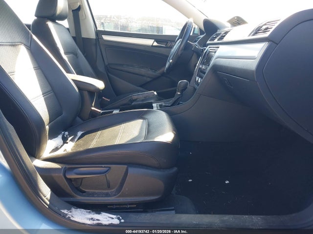 2012 Volkswagen Passat 2.5l Se მანქანა იყიდება აუქციონზე, vin: 1VWBP7A36CC012434, აუქციონის ნომერი: 44193742