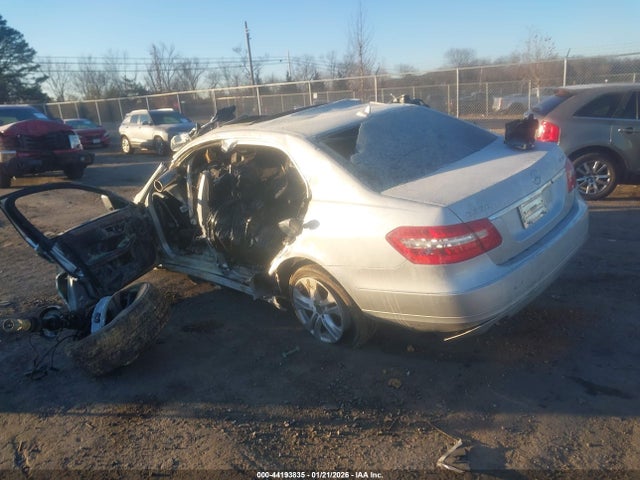 2011 MERCEDES-BENZ E 350 WDDHF8HB5BA501894 Photo 2