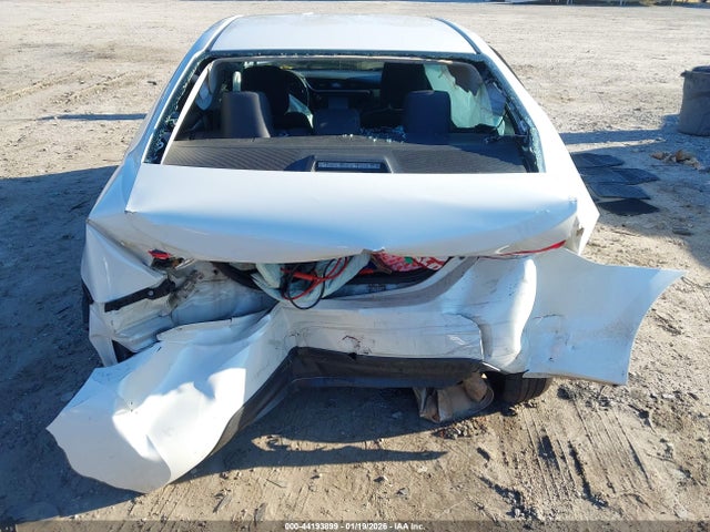 5YFBURHE8KP884098 Toyota COROLLA LE