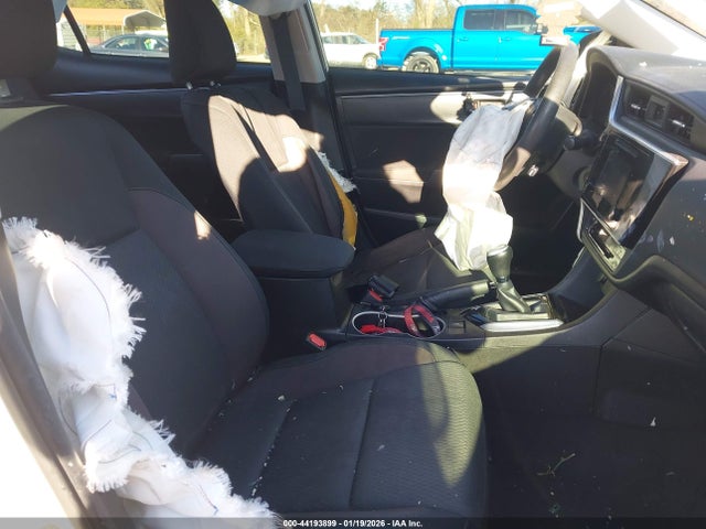 2019 TOYOTA COROLLA 5YFBURHE8KP884098 Photo 4