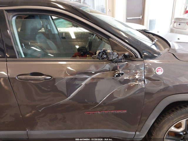 44194004 :رقم المزاد ، 3C4NJDDBXJT174880 vin ، 2018 Jeep Compass Trailhawk 4x4 مزاد بيع