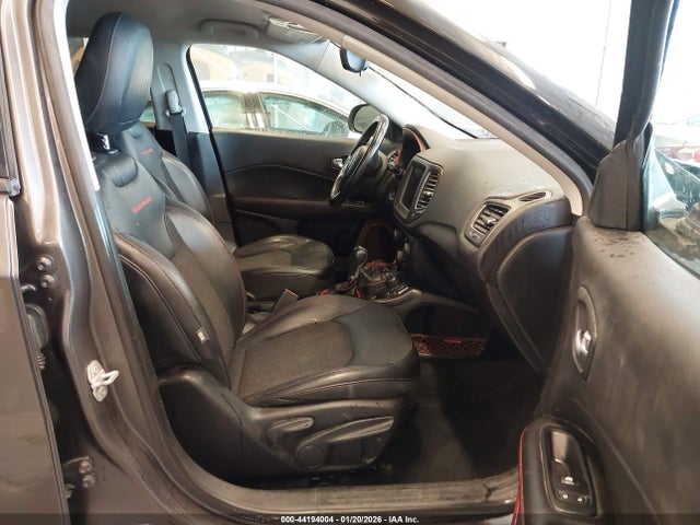 44194004 :رقم المزاد ، 3C4NJDDBXJT174880 vin ، 2018 Jeep Compass Trailhawk 4x4 مزاد بيع