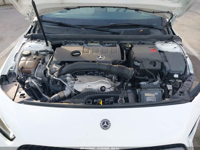 WDD3G4EBXKW011717 Mercedes-Benz A 220