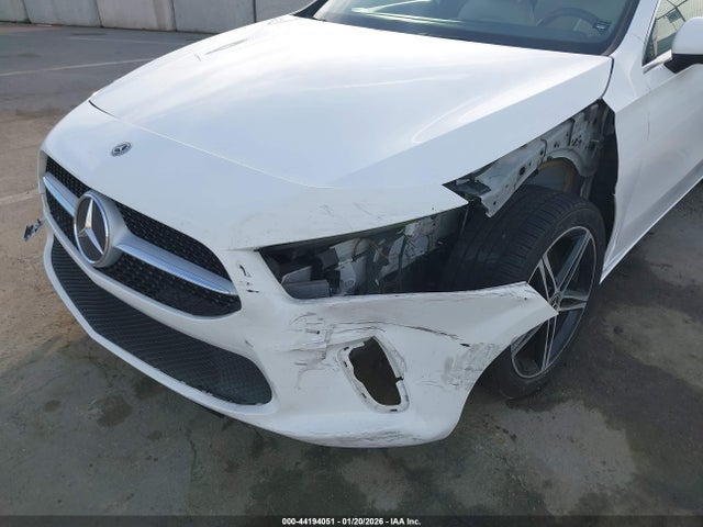 WDD3G4EBXKW011717 Mercedes-Benz A 220