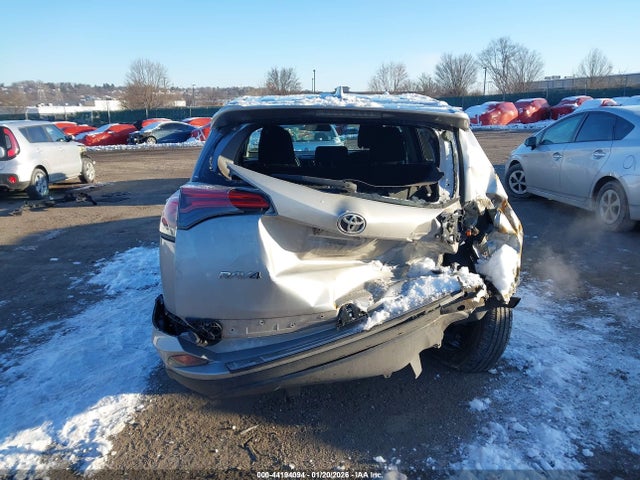 Toyota RAV4 LE 2018 2T3BFREV3JW727551 Image 16