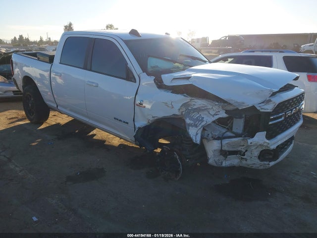 3C6UR5DL3NG263070 RAM 2500 Big Horn 4x4 6&#039;4 Box