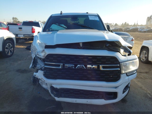 3C6UR5DL3NG263070 RAM 2500 Big Horn 4x4 6&#039;4 Box