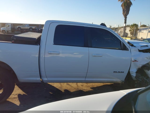 3C6UR5DL3NG263070 RAM 2500 Big Horn 4x4 6&#039;4 Box