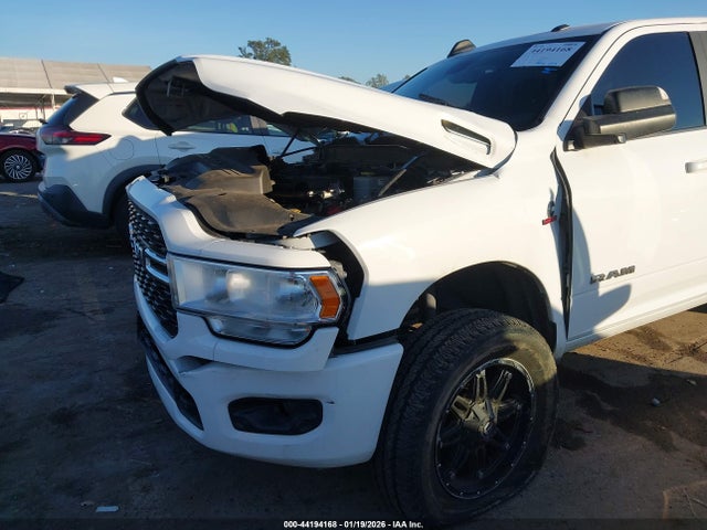 3C6UR5DL3NG263070 RAM 2500 Big Horn 4x4 6&#039;4 Box