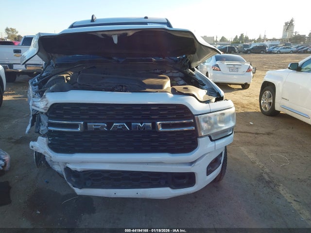 3C6UR5DL3NG263070 RAM 2500 Big Horn 4x4 6&#039;4 Box