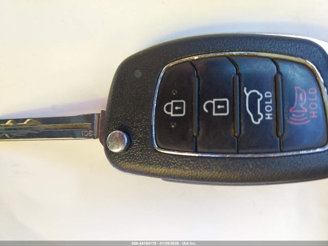 KM8J33A4XHU293078 Hyundai TUCSON SE