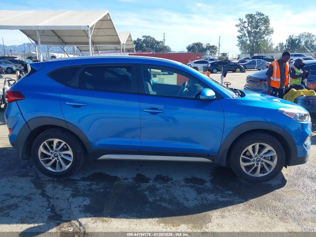 KM8J33A4XHU293078 Hyundai TUCSON SE