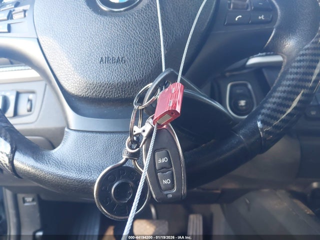 44194200 :رقم المزاد ، WBA3B1G5XFNT04539 vin ، 2015 Bmw 320i مزاد بيع