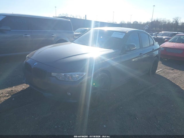 44194200 :رقم المزاد ، WBA3B1G5XFNT04539 vin ، 2015 Bmw 320i مزاد بيع