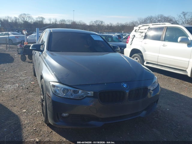 44194200 :رقم المزاد ، WBA3B1G5XFNT04539 vin ، 2015 Bmw 320i مزاد بيع