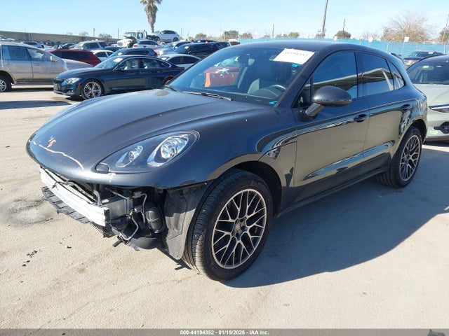 2018 PORSCHE MACAN WP1AA2A54JLB23077 Photo 1