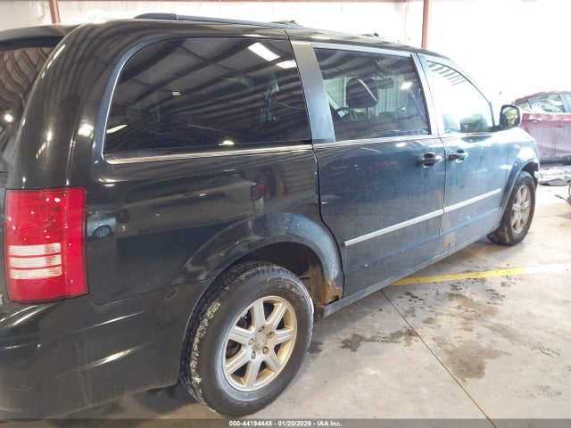 44194448 :رقم المزاد ، 2A4RR8D11AR381051 vin ، 2010 Chrysler Town & Country Touring Plus مزاد بيع