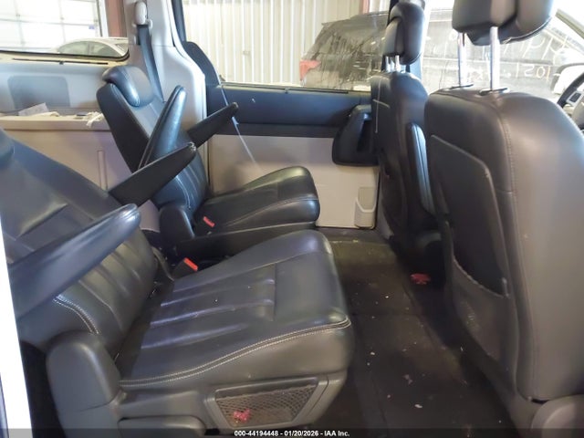 44194448 :رقم المزاد ، 2A4RR8D11AR381051 vin ، 2010 Chrysler Town & Country Touring Plus مزاد بيع