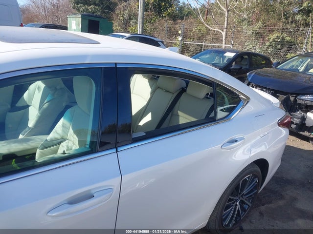 2025 Lexus Es 300h მანქანა იყიდება აუქციონზე, vin: 58ADA1C1XSU070744, აუქციონის ნომერი: 44194558