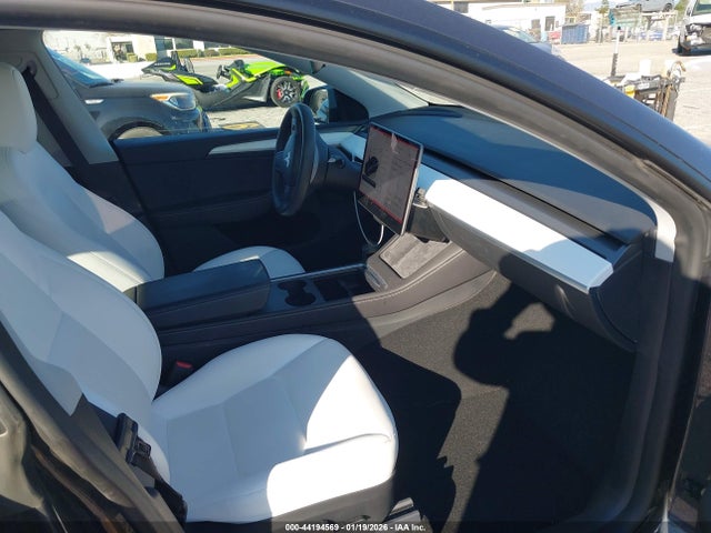 2024 TESLA MODEL Y 7SAYGDEE8RA248991 Photo 4