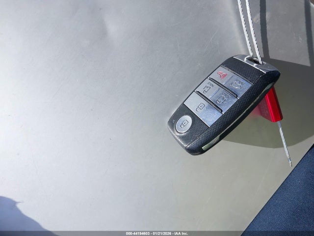 KNDMB5C14H6283752 KIA SEDONA LX