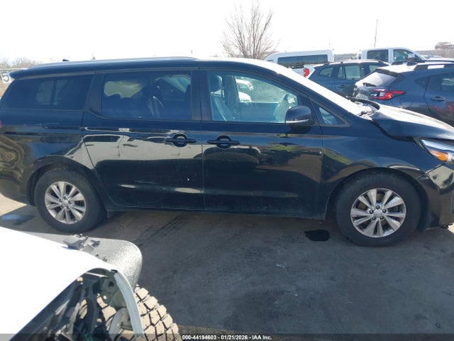 KNDMB5C14H6283752 KIA SEDONA LX