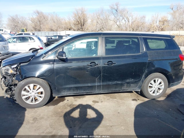 KNDMB5C14H6283752 KIA SEDONA LX