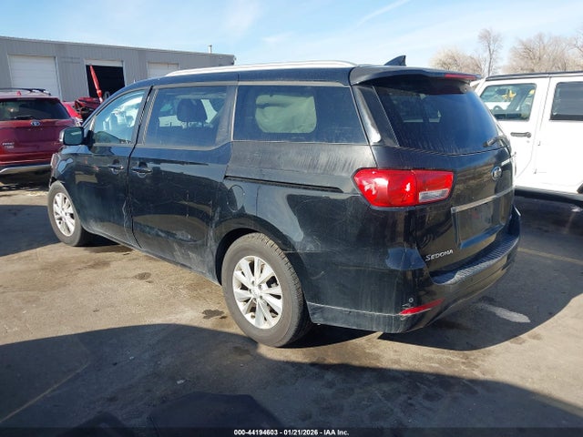 KNDMB5C14H6283752 KIA SEDONA LX