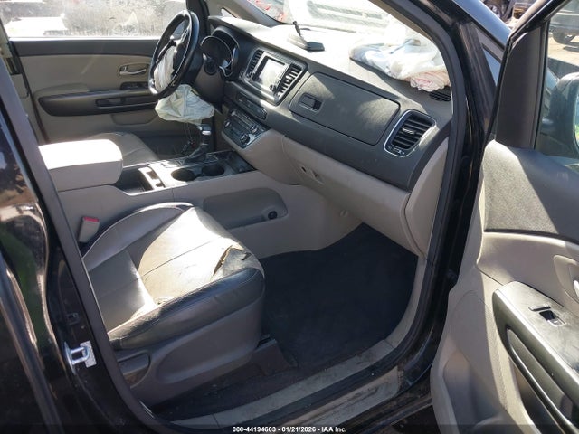 KNDMB5C14H6283752 KIA SEDONA LX