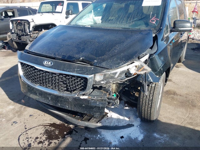 KNDMB5C14H6283752 KIA SEDONA LX