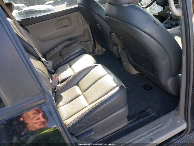 KNDMB5C14H6283752 KIA SEDONA LX
