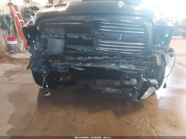 44194844 :رقم المزاد ، 1C6RR7MT7HS731882 vin ، 2017 Ram 1500 Sport مزاد بيع