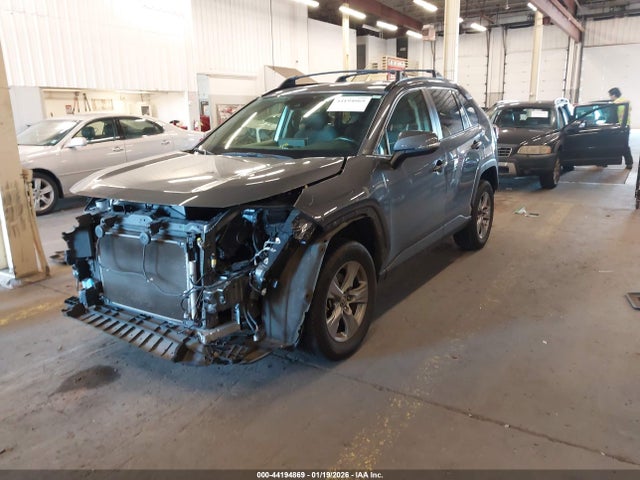 Toyota Rav4 Xle 2023 JTMP1RFV8PD096742 Image 2
