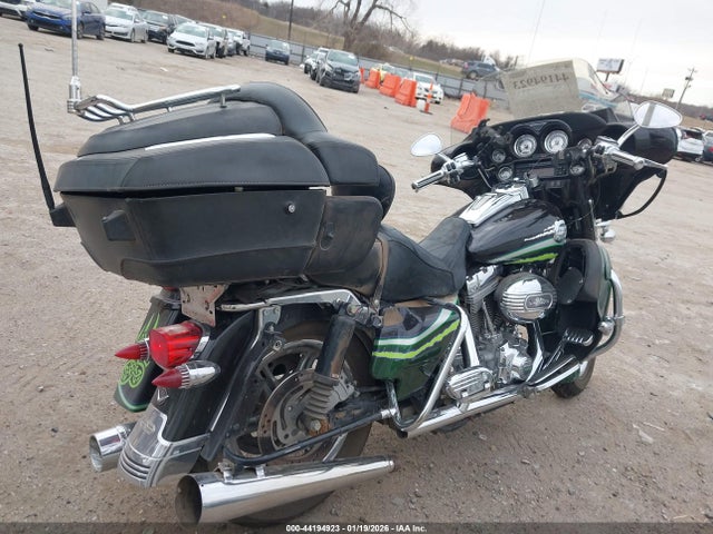 2006 HARLEY-DAVIDSON FLHTCUSE 1HD1PRE166Y950765 Photo 3