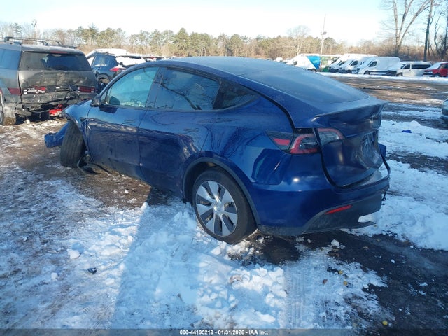 2021 TESLA MODEL Y 5YJYGDEE5MF210479 Photo 2